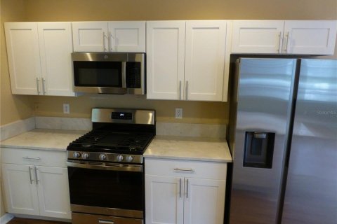Touwnhouse à louer à Tampa, Floride: 3 chambres, 134.89 m2 № 2433315 - photo 7