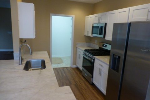 Touwnhouse à louer à Tampa, Floride: 3 chambres, 134.89 m2 № 2433315 - photo 8