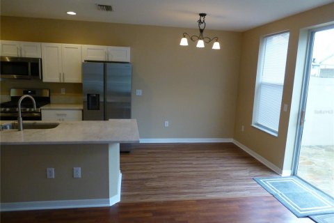 Touwnhouse à louer à Tampa, Floride: 3 chambres, 134.89 m2 № 2433315 - photo 9