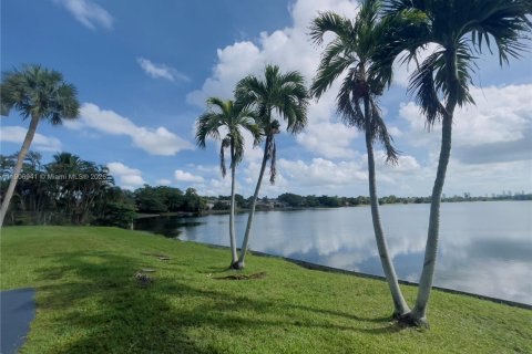 Condo in Miami, Florida, 1 bedroom  № 2019360 - photo 21