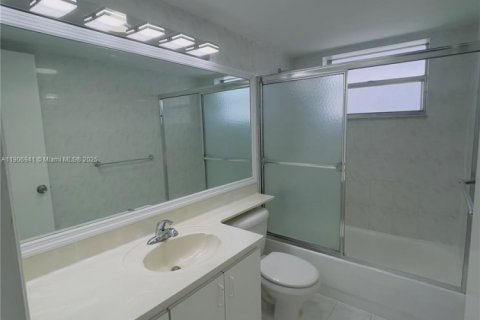 Condo in Miami, Florida, 1 bedroom  № 2019360 - photo 8