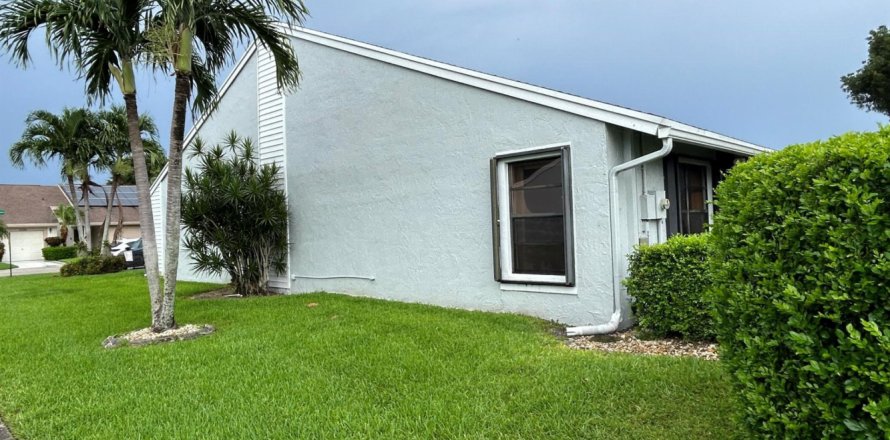 House in Boynton Beach, Florida 2 bedrooms, 116.31 sq.m. № 605697