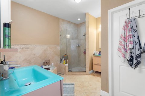 Touwnhouse à vendre à Miami, Floride: 3 chambres, 223.34 m2 № 1781701 - photo 15
