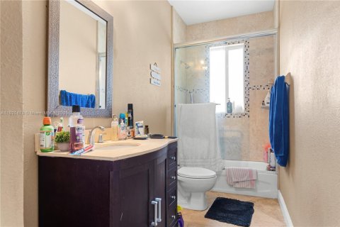 Touwnhouse à vendre à Miami, Floride: 3 chambres, 223.34 m2 № 1781701 - photo 11