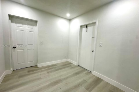 Casa en venta en Miami Gardens, Florida, 4 dormitorios, 104.52 m2 № 2002738 - foto 18