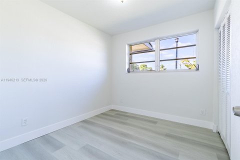 Купить виллу или дом в Майами-Гарденс, Флорида 4 спальни, 104.52м2, № 2002738 - фото 22