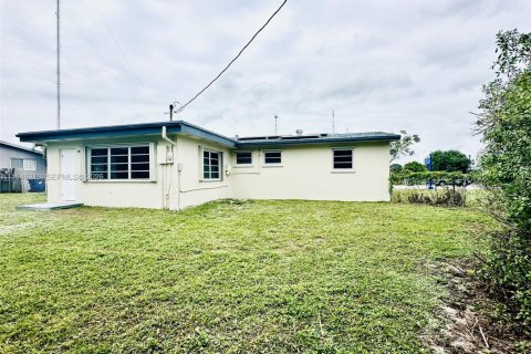 Casa en venta en Miami Gardens, Florida, 4 dormitorios, 104.52 m2 № 2002738 - foto 20