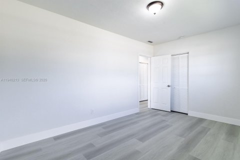 Купить виллу или дом в Майами-Гарденс, Флорида 4 спальни, 104.52м2, № 2002738 - фото 25