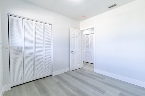 Купить виллу или дом в Майами-Гарденс, Флорида 4 спальни, 104.52м2, № 2002738 - фото 23