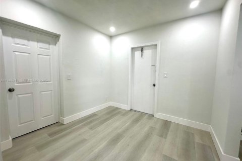 Casa en venta en Miami Gardens, Florida, 4 dormitorios, 104.52 m2 № 2002738 - foto 13