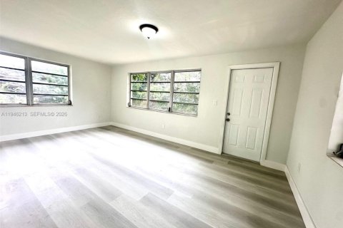 Casa en venta en Miami Gardens, Florida, 4 dormitorios, 104.52 m2 № 2002738 - foto 6