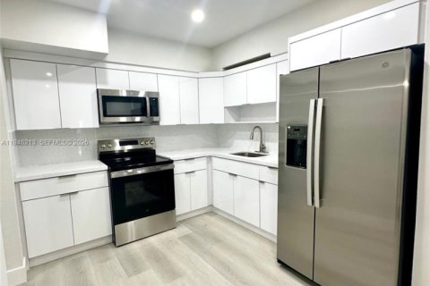 Casa en venta en Miami Gardens, Florida, 4 dormitorios, 104.52 m2 № 2002738 - foto 12