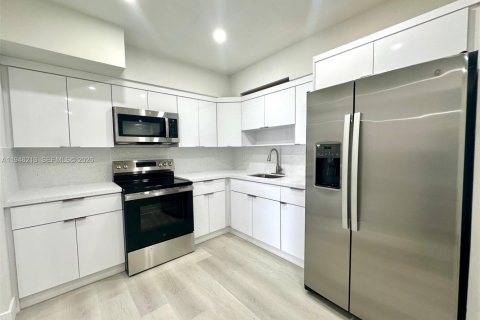 Casa en venta en Miami Gardens, Florida, 4 dormitorios, 104.52 m2 № 2002738 - foto 4