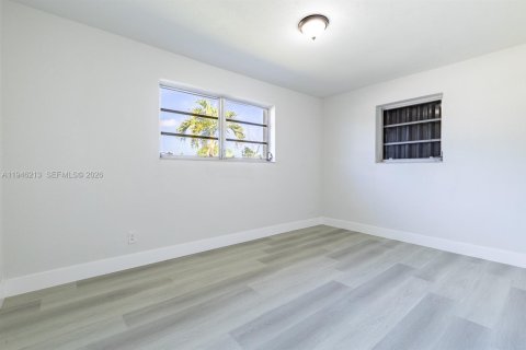 Купить виллу или дом в Майами-Гарденс, Флорида 4 спальни, 104.52м2, № 2002738 - фото 24