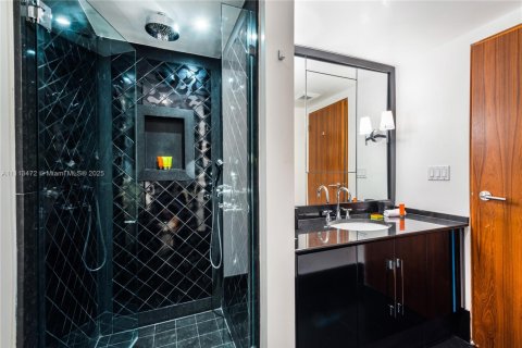 Condo in Miami Beach, Florida, 2 bedrooms  № 2022968 - photo 21
