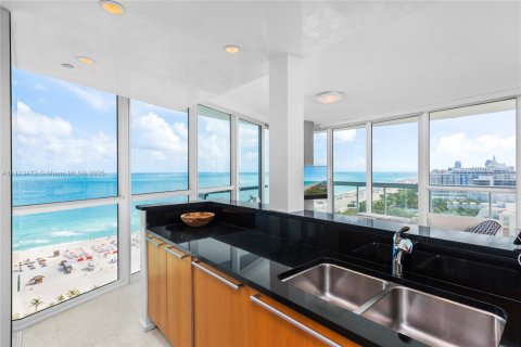 Condo in Miami Beach, Florida, 2 bedrooms  № 2022968 - photo 9