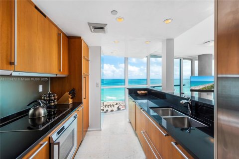 Condo in Miami Beach, Florida, 2 bedrooms  № 2022968 - photo 5