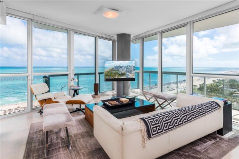 Condo in Miami Beach, Florida, 2 bedrooms  № 2022968 - photo 2