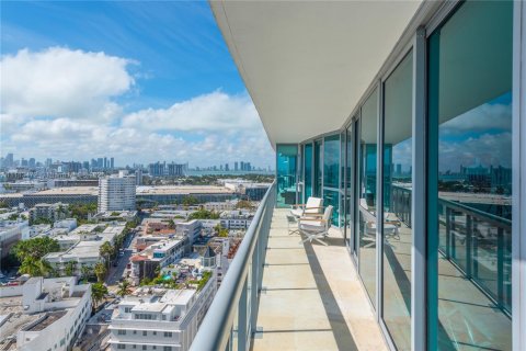 Condo in Miami Beach, Florida, 2 bedrooms  № 2022968 - photo 22