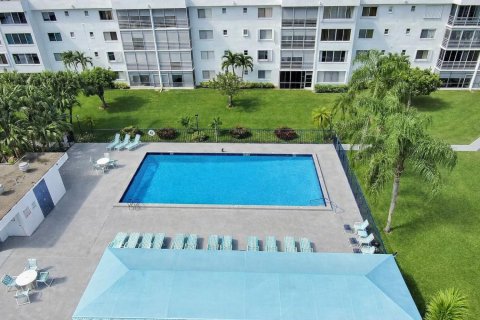 Condo in Lake Worth, Florida, 2 bedrooms  № 2188818 - photo 27