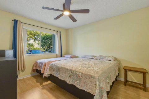 Condo in Lake Worth, Florida, 2 bedrooms  № 2188818 - photo 19