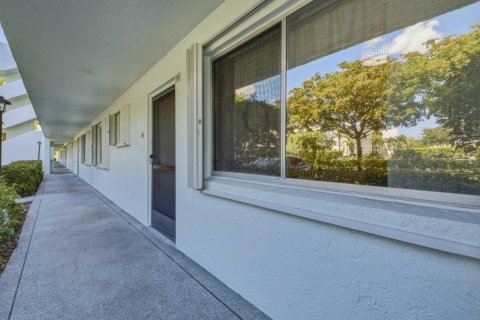 Condo in Lake Worth, Florida, 2 bedrooms  № 2188818 - photo 24