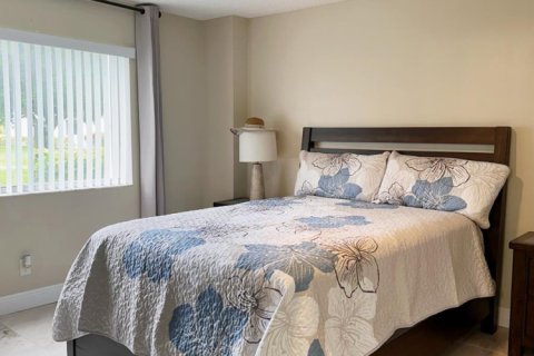 Condo in Lake Worth, Florida, 2 bedrooms  № 2188818 - photo 12