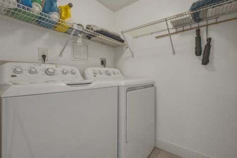 Condo in Lake Worth, Florida, 2 bedrooms  № 2188818 - photo 17