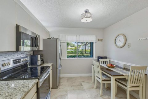 Condo in Lake Worth, Florida, 2 bedrooms  № 2188818 - photo 9
