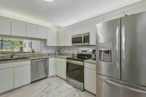 Condo in Lake Worth, Florida, 2 bedrooms  № 2188818 - photo 8