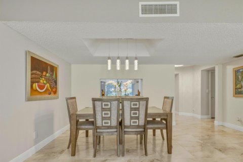 Condo in Lake Worth, Florida, 2 bedrooms № 2188818