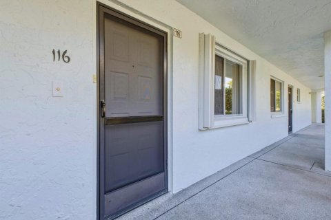 Condo in Lake Worth, Florida, 2 bedrooms  № 2188818 - photo 26