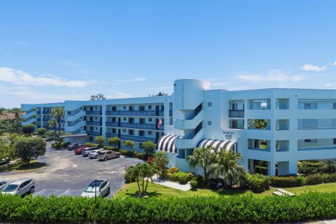 Condo in Lake Worth, Florida, 2 bedrooms  № 2188818 - photo 29