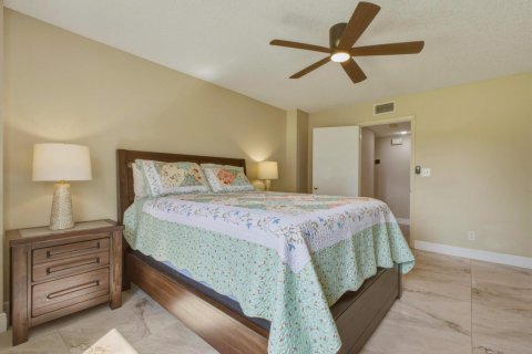 Condo in Lake Worth, Florida, 2 bedrooms  № 2188818 - photo 11