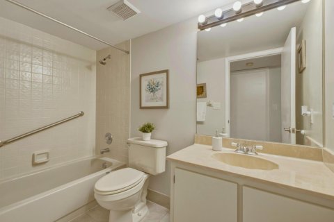 Condo in Lake Worth, Florida, 2 bedrooms  № 2188818 - photo 22