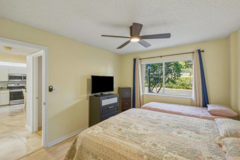 Condo in Lake Worth, Florida, 2 bedrooms  № 2188818 - photo 20