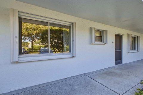 Condo in Lake Worth, Florida, 2 bedrooms  № 2188818 - photo 25