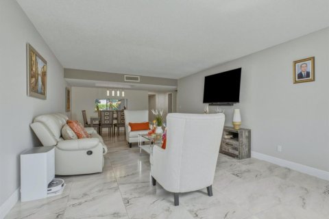 Condo in Lake Worth, Florida, 2 bedrooms  № 2188818 - photo 4