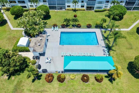 Condo in Lake Worth, Florida, 2 bedrooms  № 2188818 - photo 28