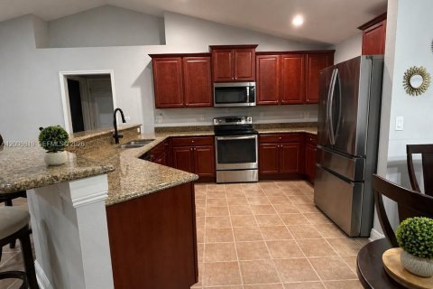 Villa ou maison à louer à Port St. Lucie, Floride: 3 chambres, 141.12 m2 № 2091291 - photo 13