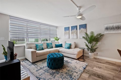 Condominio en venta en Hollywood, Florida, 1 dormitorio, 72.46 m2 № 1779679 - foto 5