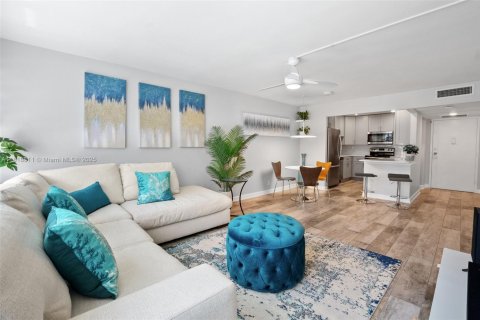 Condominio en venta en Hollywood, Florida, 1 dormitorio, 72.46 m2 № 1779679 - foto 2