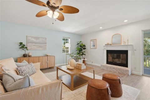 House in Tierra Verde, Florida 4 bedrooms, 272.11 sq.m. № 2218842 - photo 9