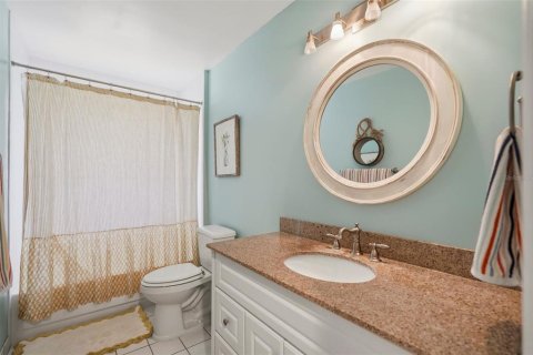 House in Tierra Verde, Florida 4 bedrooms, 272.11 sq.m. № 2218842 - photo 25
