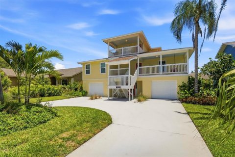 House in Tierra Verde, Florida 4 bedrooms, 272.11 sq.m. № 2218842 - photo 3