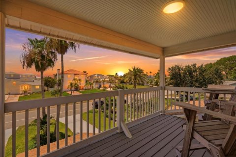House in Tierra Verde, Florida 4 bedrooms, 272.11 sq.m. № 2218842 - photo 28