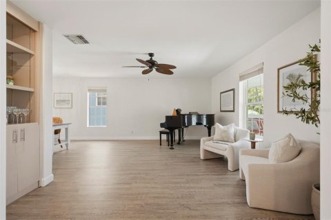 House in Tierra Verde, Florida 4 bedrooms, 272.11 sq.m. № 2218842 - photo 8