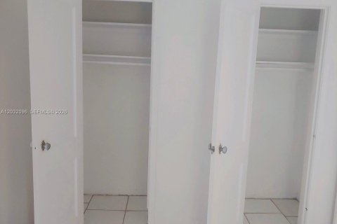 Commercial property in Miami, Florida 172.8 sq.m. № 2083993 - photo 7
