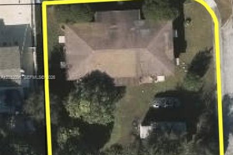 Commercial property in Miami, Florida 172.8 sq.m. № 2083993 - photo 14
