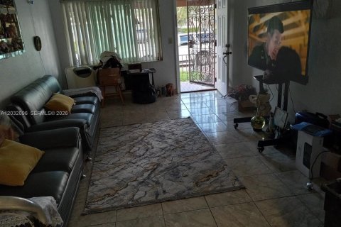 Commercial property in Miami, Florida 172.8 sq.m. № 2083993 - photo 9